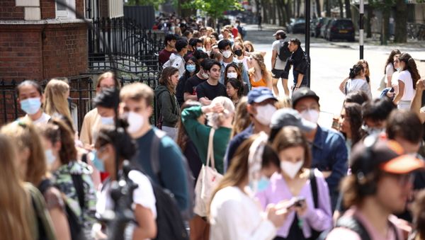 People queue outside a vaccination centre for young people and students at the Hunter Street Health Centre, amid the coronavirus disease (COVID-19) outbreak, in London, Britain, June 5, 2021 People queue outside a vaccination centre for young people and students at the Hunter Street Health Centre, amid the coronavirus disease (COVID-19) outbreak, in London, Britain, June 5, 2021 - Sputnik International