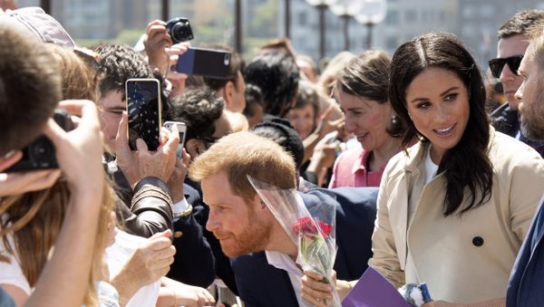 Britain's Prince Harry and Meghan, Duchess of Sussex meet members of the public during a walk about outside the Sydney Opera House in Australia on Tuesday, 16 October 2018. Britain's Prince Harry and Meghan, Duchess of Sussex meet members of the public during a walk about outside the Sydney Opera House in Australia on Tuesday, 16 October 2018. - Sputnik International