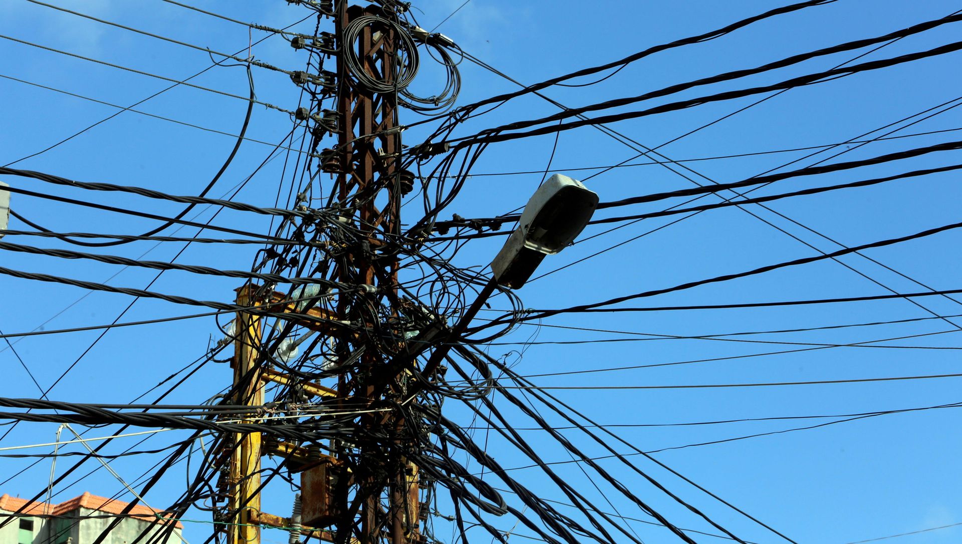 Electricity cables are seen in Tyre, Lebanon July 18, 2020. Electricity cables are seen in Tyre, Lebanon July 18, 2020. - Sputnik International, 1920, 07.06.2021