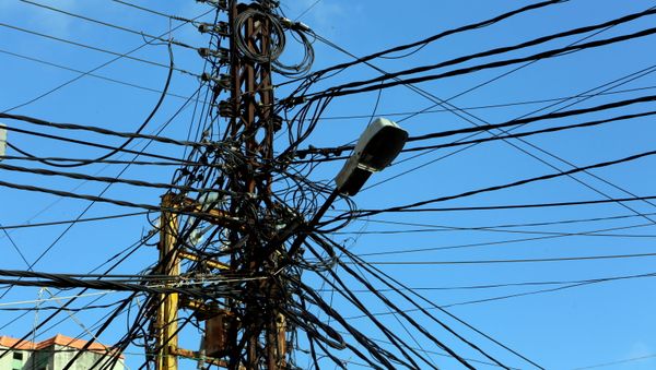 Electricity cables are seen in Tyre, Lebanon July 18, 2020. - Sputnik International