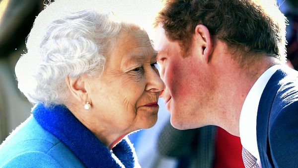 Britain's Queen Elizabeth greets her grandson Prince Harry at the Royal Horticultural Society Chelsea Flower Show 2015 in London, 18 May 2015 Britain's Queen Elizabeth greets her grandson Prince Harry at the Royal Horticultural Society Chelsea Flower Show 2015 in London, 18 May 2015 - Sputnik International