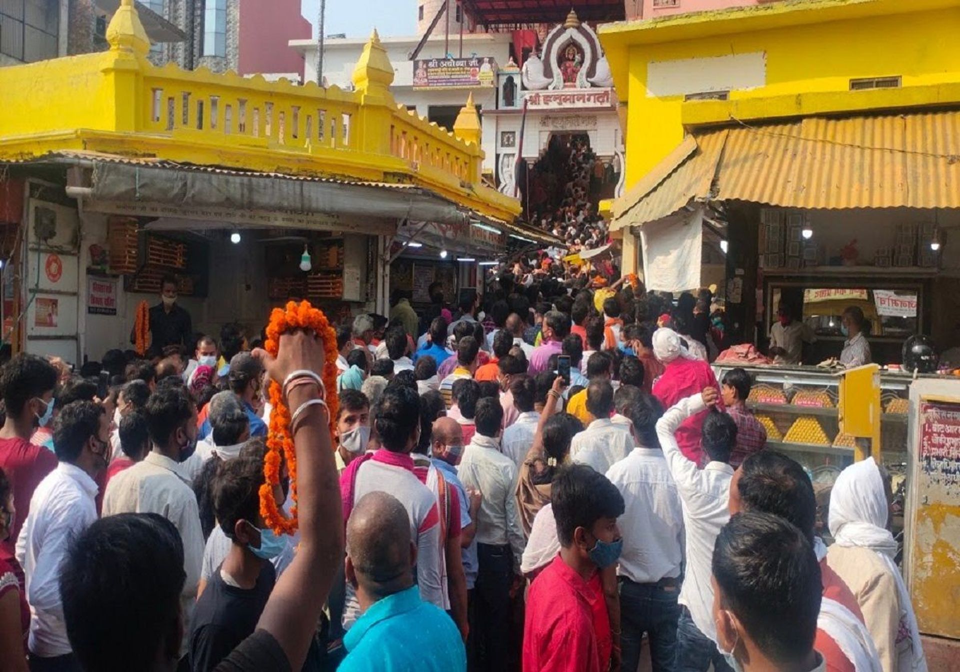 COVID Norms Flouted in Indian State of Uttar Pradesh as Gov’t Reopens Religious Sites COVID Norms Flouted in Indian State of Uttar Pradesh as Gov’t Reopens Religious Sites - Sputnik International, 1920, 08.06.2021