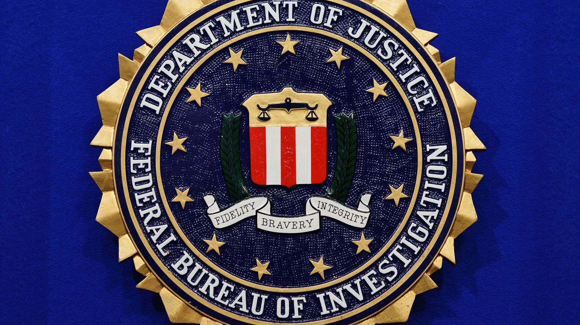 The Federal Bureau of Investigation (FBI) seal is seen on the lectern following a press conference announcing the FBI's 499th and 500th additions to the Ten Most Wanted Fugitives list on June 17, 2013 at the Newseum in Washington, DC. The Federal Bureau of Investigation (FBI) seal is seen on the lectern following a press conference announcing the FBI's 499th and 500th additions to the Ten Most Wanted Fugitives list on June 17, 2013 at the Newseum in Washington, DC. - Sputnik International, 1920, 08.06.2021