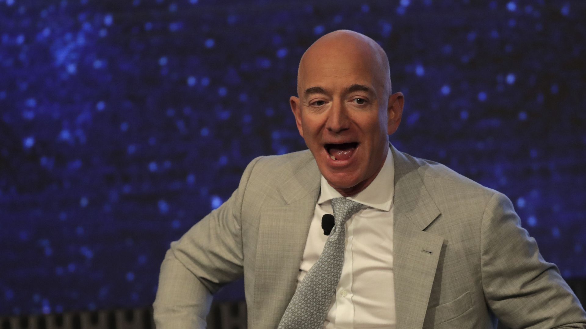 Amazon founder Jeff Bezos during the JFK Space Summit at the John F. Kennedy Presidential Library in Boston, Wednesday, June 19, 2019 Amazon founder Jeff Bezos during the JFK Space Summit at the John F. Kennedy Presidential Library in Boston, Wednesday, June 19, 2019 - Sputnik International, 1920, 22.06.2021
