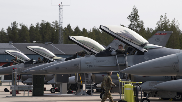 US Air Force F-16C and F-16D fighters assigned with the 52nd Fighter Wing, Spangdahlem Air Base, Germany, arrive in Kallax, Sweden for drills. File photo. - Sputnik International