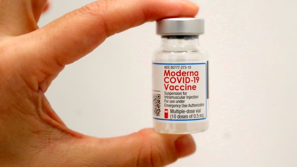 A healthcare worker holds a vial of the Moderna COVID-19 Vaccine at a pop-up vaccination site operated by SOMOS Community Care during the coronavirus disease (COVID-19) pandemic in Manhattan in New York City, New York, U.S., January 29, 2021. A healthcare worker holds a vial of the Moderna COVID-19 Vaccine at a pop-up vaccination site operated by SOMOS Community Care during the coronavirus disease (COVID-19) pandemic in Manhattan in New York City, New York, U.S., January 29, 2021. - Sputnik International