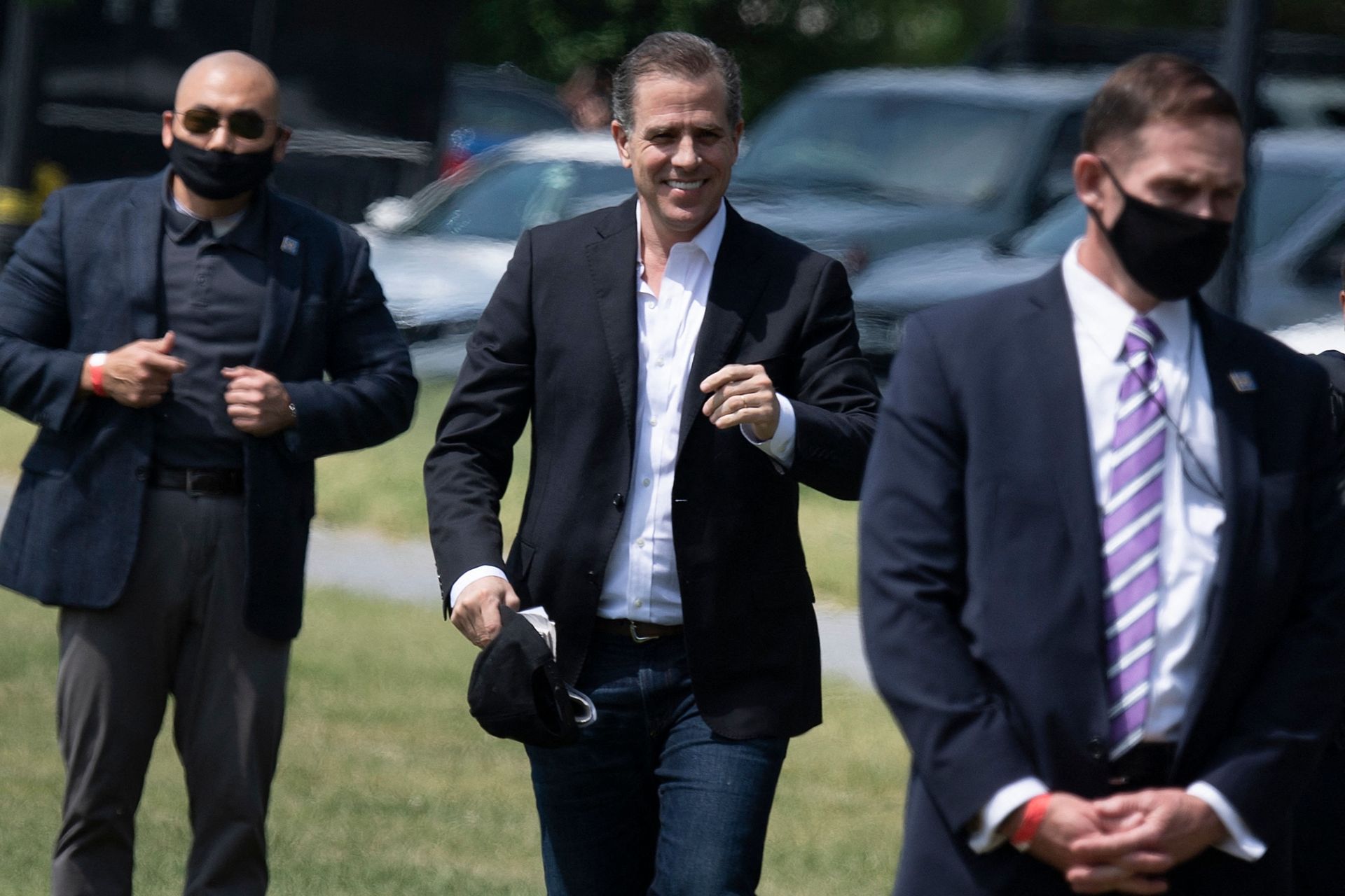 Hunter Biden walks to Marine One on the Ellipse outside the White House May 22, 2021, in Washington, DC. Hunter Biden walks to Marine One on the Ellipse outside the White House May 22, 2021, in Washington, DC. - Sputnik International, 1920, 07.09.2021