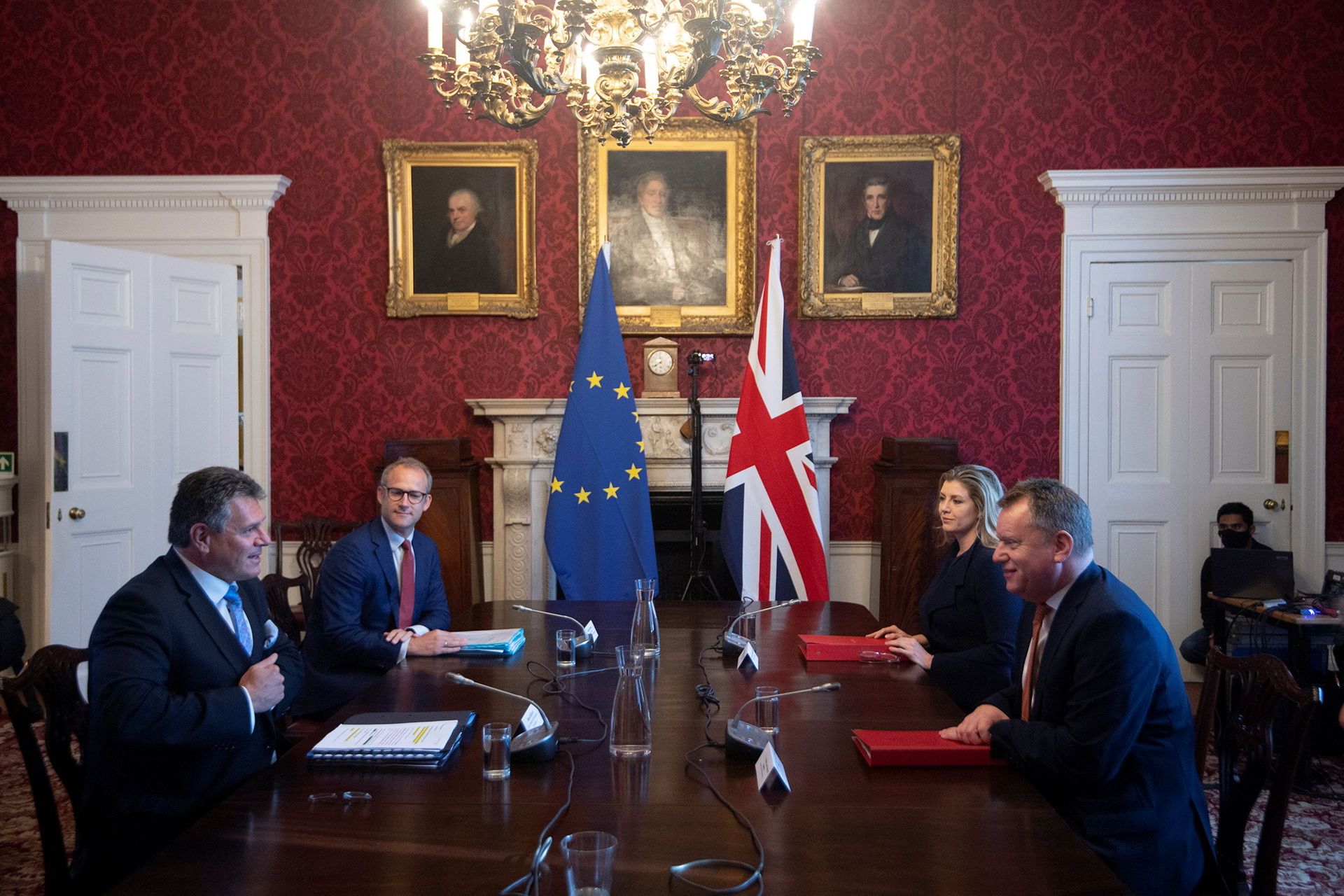 Britain's Brexit Minister David Frost chairs the first meeting of the Partnership Council with European Commission Vice-President Maros Sefcovic in London, June 9, 2021.  - Sputnik International, 1920, 08.11.2021