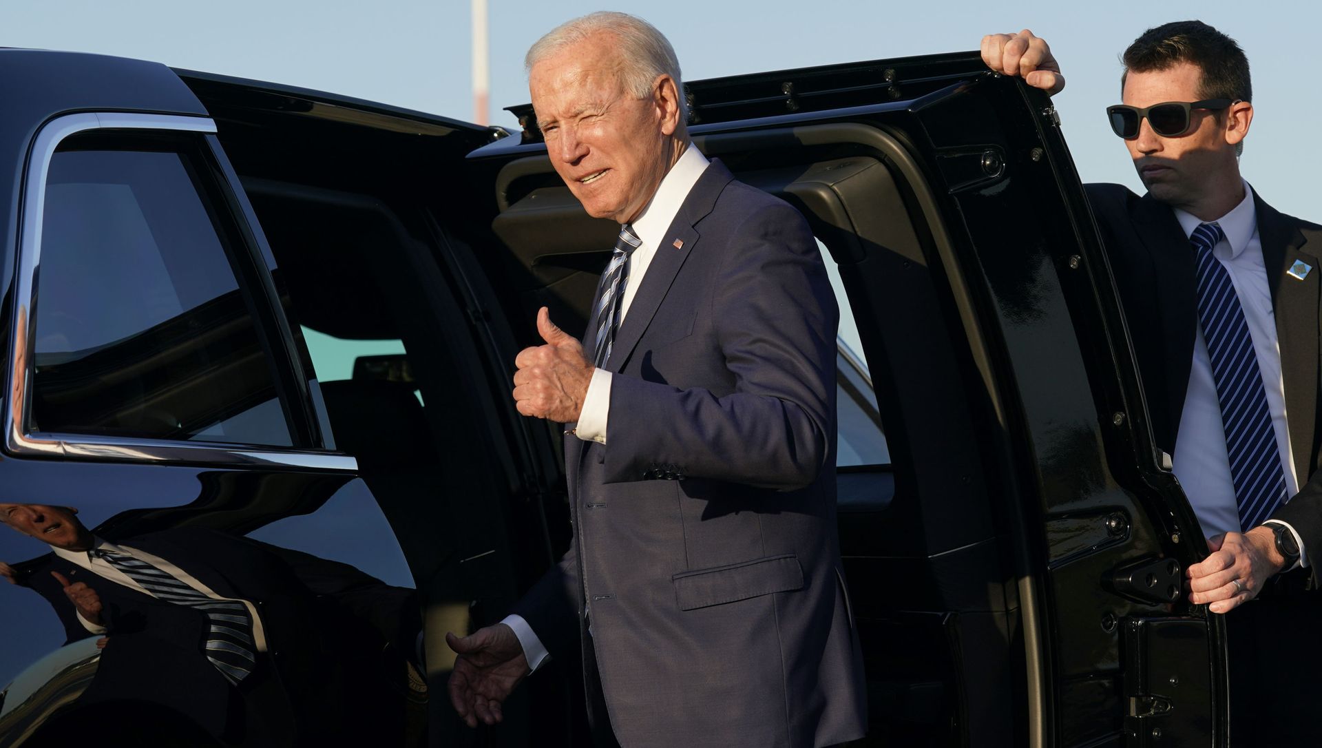 President Joe Biden steps into a motorcade vehicle after arriving at RAF Mildenhall in Suffolk, England, Wednesday, June 9, 2021. President Joe Biden steps into a motorcade vehicle after arriving at RAF Mildenhall in Suffolk, England, Wednesday, June 9, 2021. - Sputnik International, 1920, 15.06.2021