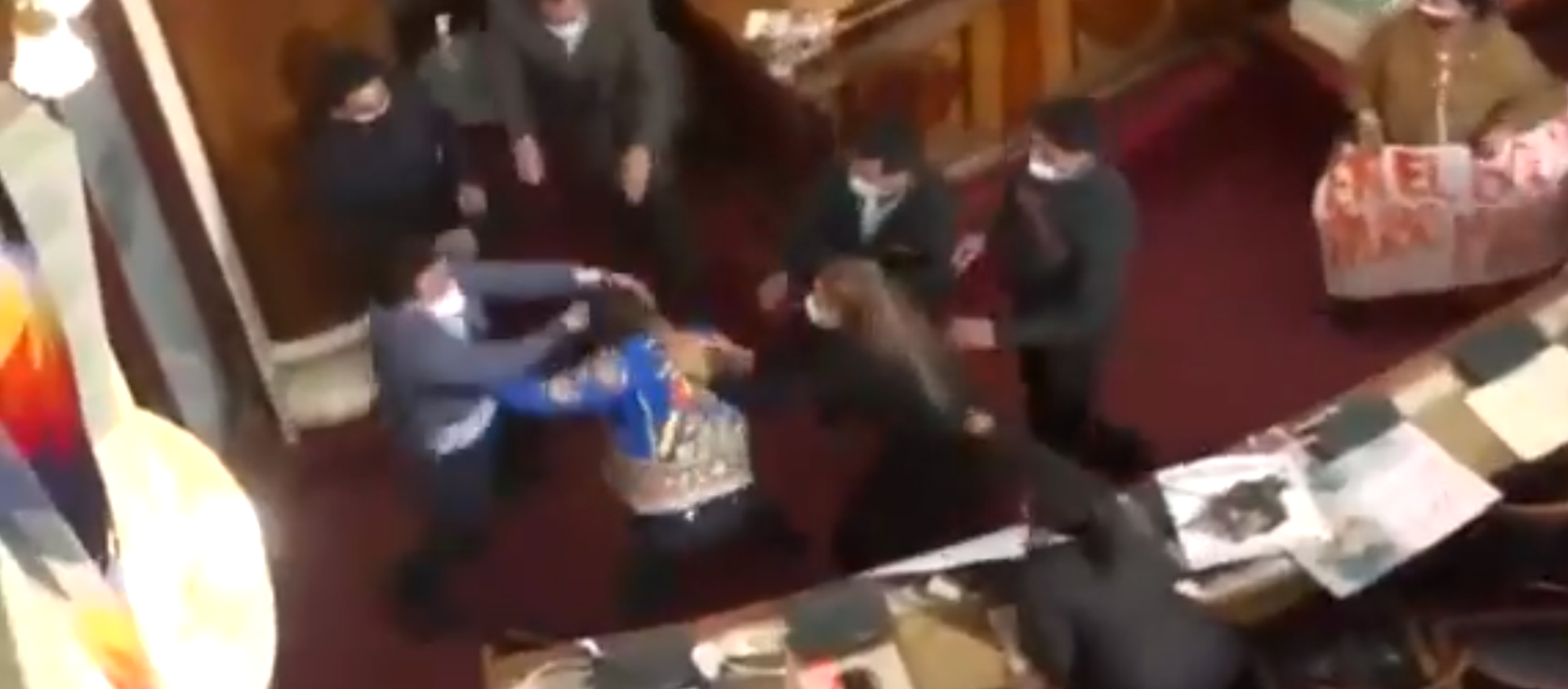 Bolivian lawmakers Antonio Colque (MAS) and Henry Montero (Creemos) trade punches during a tense hearing in Bolivia's Plurinational Legislative Assembly on June 8, 2021. - Sputnik International, 1920, 10.06.2021