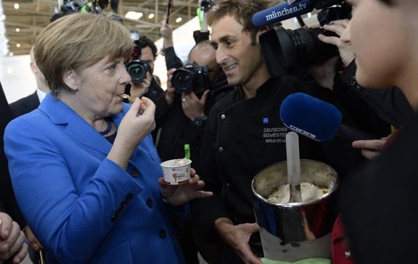 Ice Cream Mood: Politicians and Celebrities Eating One of the Most Popular Desserts Ever Ice Cream Mood: Politicians and Celebrities Eating One of the Most Popular Desserts Ever - Sputnik International