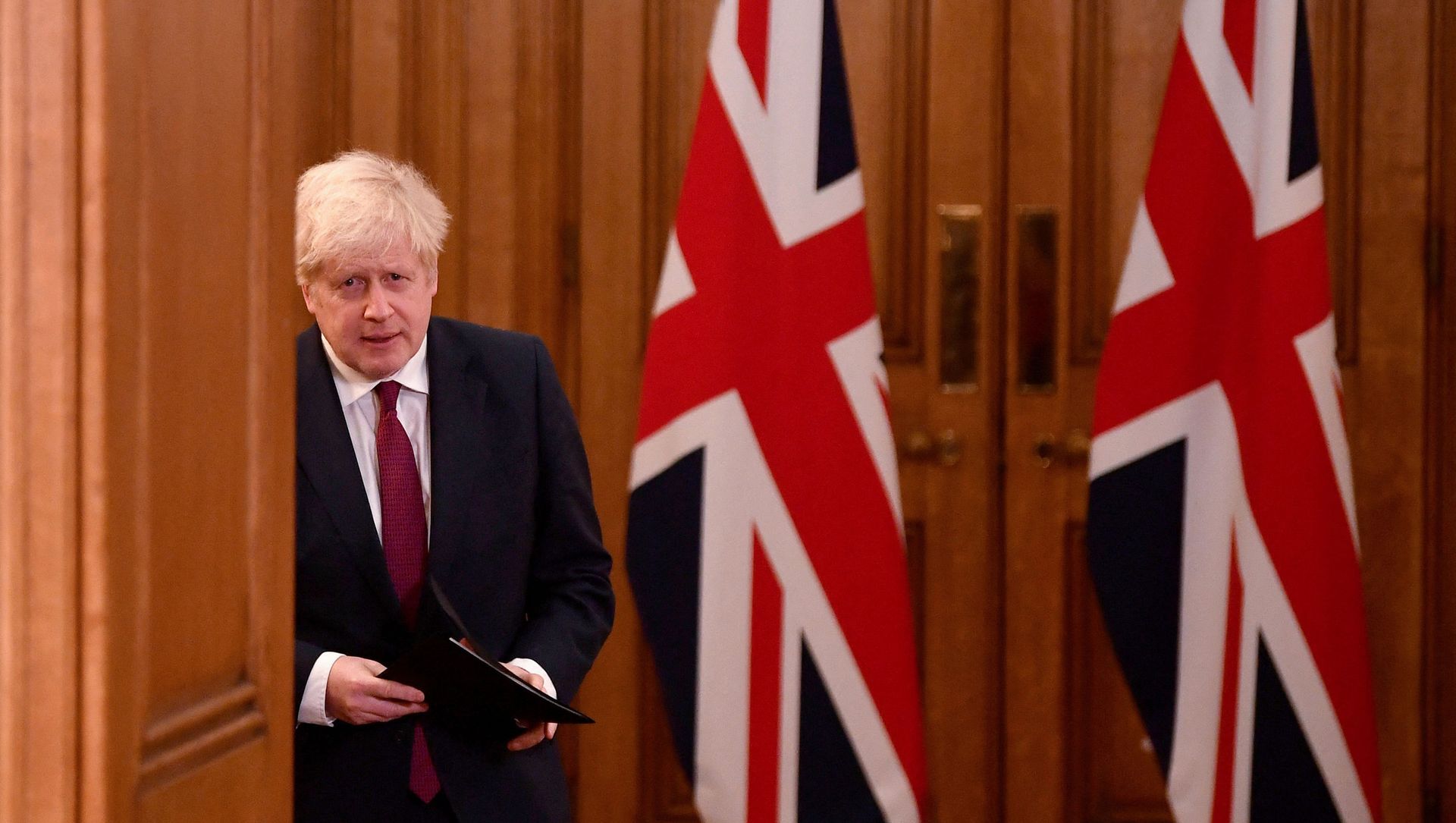 Britain's Prime Minister Boris Johnson walks past union flags as he arrives to attend a virtual press conference inside 10 Downing Street in central London on December 19, 2020. Britain's Prime Minister Boris Johnson walks past union flags as he arrives to attend a virtual press conference inside 10 Downing Street in central London on December 19, 2020. - Sputnik International, 1920, 10.06.2021