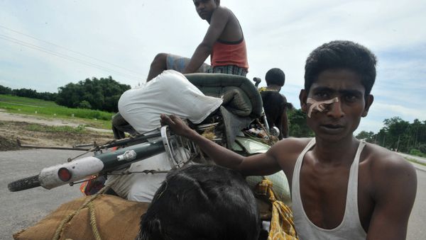 Indian Muslim villagers move to relief camps from Gosaigaon village, at Kokrajhar district in the northeastern state of Assam on July 26, 2012 - Sputnik International