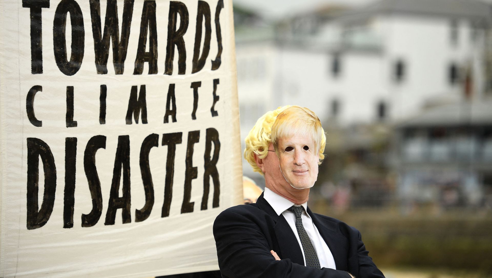 Environmental activist from Extinction Rebellion wears a face masks of Britain's Prime Minister Boris Johnson takes part in a photocall in St Ives on June 11, 2021 during the G7 summit. Environmental activist from Extinction Rebellion wears a face masks of Britain's Prime Minister Boris Johnson takes part in a photocall in St Ives on June 11, 2021 during the G7 summit. - Sputnik International, 1920, 12.06.2021