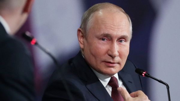 Russian President Vladimir Putin attends a session of the St. Petersburg International Economic Forum (SPIEF) in Saint Petersburg, Russia, June 4, 2021 - Sputnik International