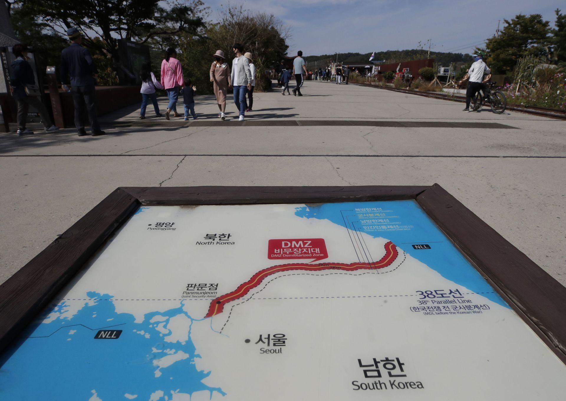A map of two Koreas showing the Demilitarized Zone with North Korea's capital Pyongyang and South Korea's capital Seoul is seen at the Imjingak Pavilion in Paju, South Korea, Sunday, Oct. 11, 2020 A map of two Koreas showing the Demilitarized Zone with North Korea's capital Pyongyang and South Korea's capital Seoul is seen at the Imjingak Pavilion in Paju, South Korea, Sunday, Oct. 11, 2020 - Sputnik International, 1920, 07.09.2021