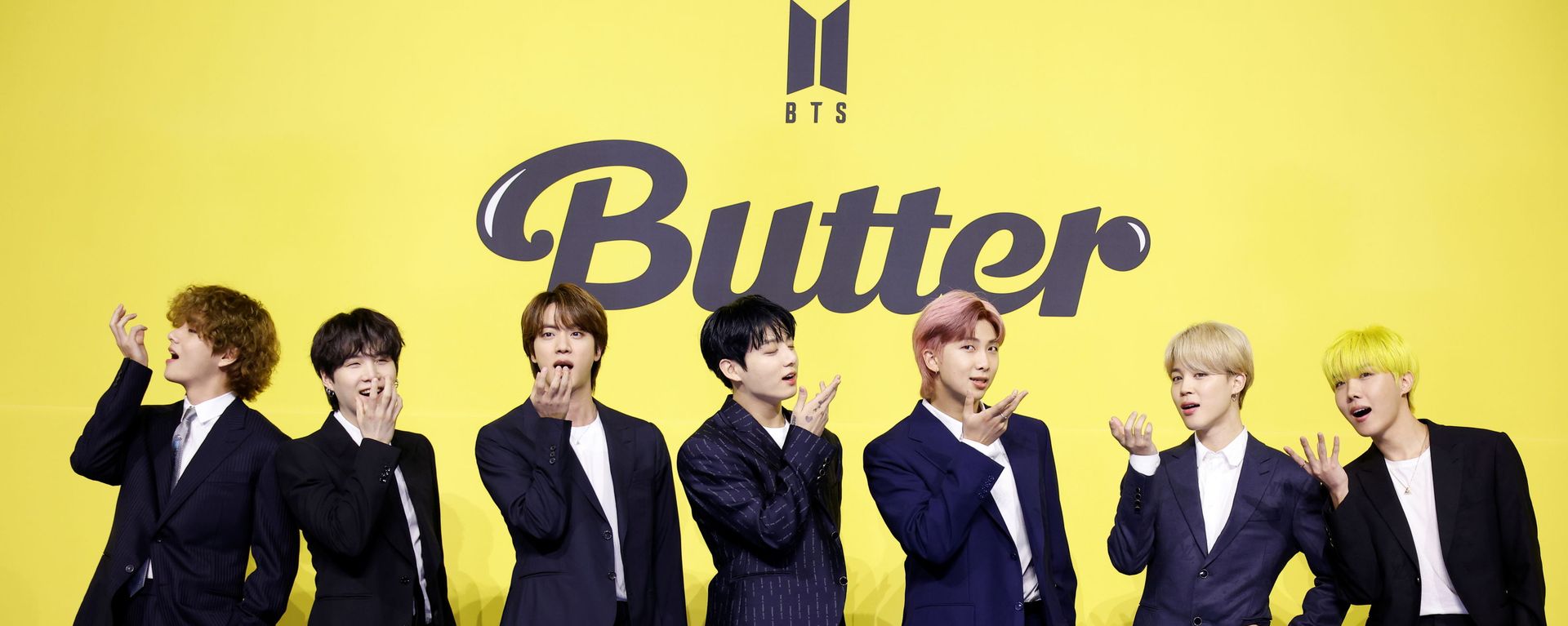 Members of K-pop boy band BTS pose for photographs during a photo opportunity promoting their new single 'Butter' in Seoul Members of K-pop boy band BTS pose for photographs during a photo opportunity promoting their new single 'Butter' in Seoul - Sputnik International, 1920, 09.12.2021