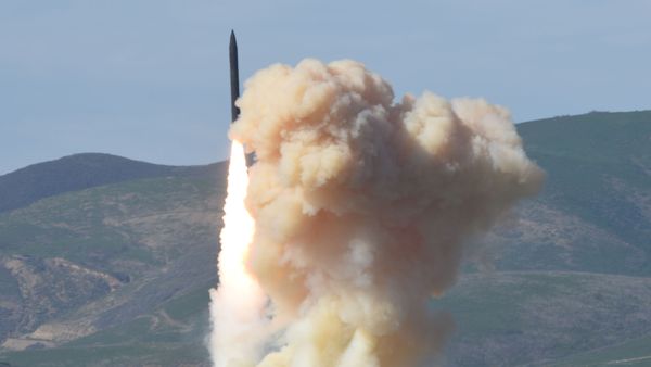 This photo provided by the Defense Department's Missile Defense Agency, taken Jan. 28, 2016, shows a long-range ground-based interceptor is launched from Vandenberg Air Force Base, Calif. - Sputnik International