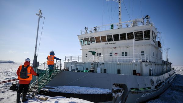 The Avraamy Zavenyagin icebreaker at the seaport of Dudinka. The federal Arctic port on the Northern Sea Route Dudinka is the largest in Siberia and the northernmost international seaport in Russia. - Sputnik International