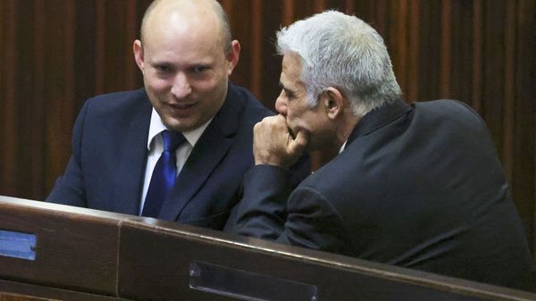 Israel's Yamina party leader, Naftali Bennett (L), smiles as he speaks to Yesh Atid party leader, Yair Lapid, during a special session of the Knesset, Israel's parliament, to elect a new president, in Jerusalem on June 2, 2021. - Sputnik International
