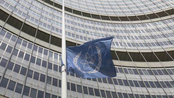 A flag is set to half mast in front of the International Atomic Energy Agency (IAEA) building in Vienna, Austria, Monday, July 22, 2019. - Sputnik International