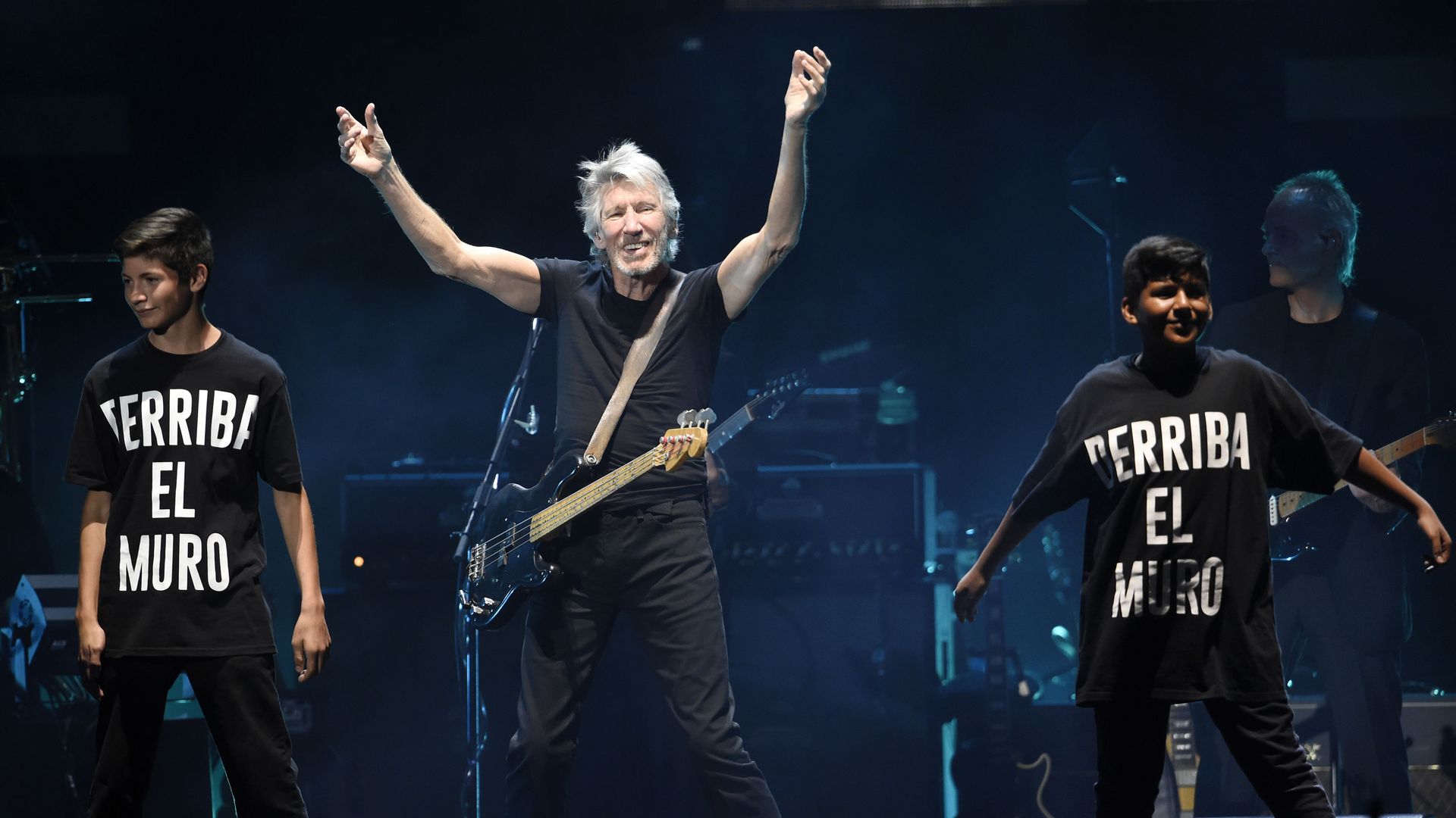 Roger Waters is joined onstage by children as he performs his song Another Brick in the Wall during his closing performance on day 3 of the 2016 Desert Trip music festival at Empire Polo Field on Sunday, Oct. 9, 2016, in Indio, Calif. Roger Waters is joined onstage by children as he performs his song Another Brick in the Wall during his closing performance on day 3 of the 2016 Desert Trip music festival at Empire Polo Field on Sunday, Oct. 9, 2016, in Indio, Calif. - Sputnik International, 1920, 14.06.2021