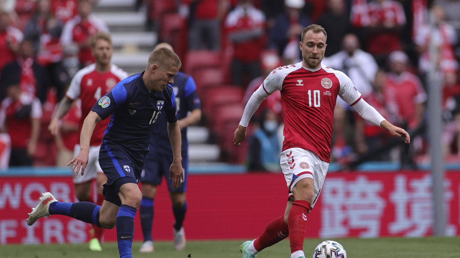 Christian Eriksen in action against Finland before he collapsed Christian Eriksen in action against Finland before he collapsed - Sputnik International, 1920, 14.06.2021