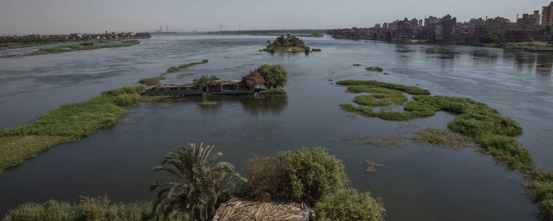 The River Nile as it passes through Beni Suef, Egypt. The Egyptians fear water levels will go down if the Ethiopian dam goes ahead. The River Nile as it passes through Beni Suef, Egypt. The Egyptians fear water levels will go down if the Ethiopian dam goes ahead. - Sputnik International, 1920, 14.06.2021