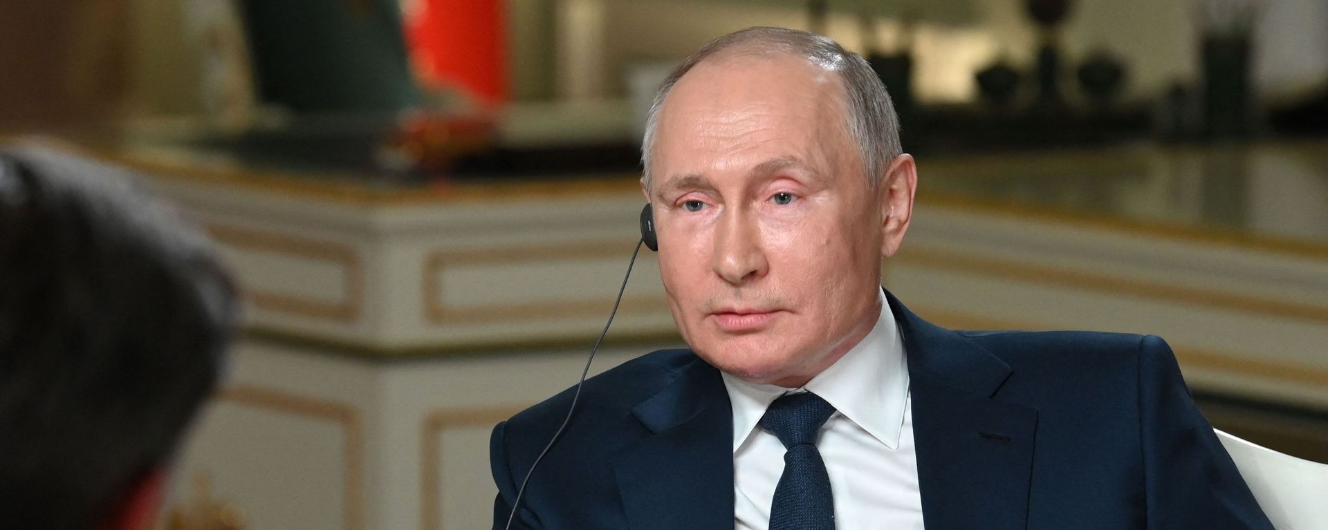 Russia's President Vladimir Putin (R) speaks with journalist of NBC News Keir Simmons in Moscow on June 11, 2021, during an exclusive interview ahead of a meeting with US President. Russia's President Vladimir Putin (R) speaks with journalist of NBC News Keir Simmons in Moscow on June 11, 2021, during an exclusive interview ahead of a meeting with US President. - Sputnik International, 1920, 29.08.2023