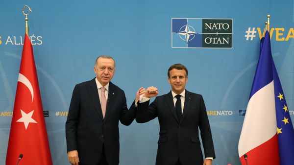 Turkish President Tayyip Erdogan meets with his French counterpart Emmanuel Macron during a bilateral meeting, on the sidelines of the NATO summit, in Brussels, Belgium June 14, 2021. - Sputnik International