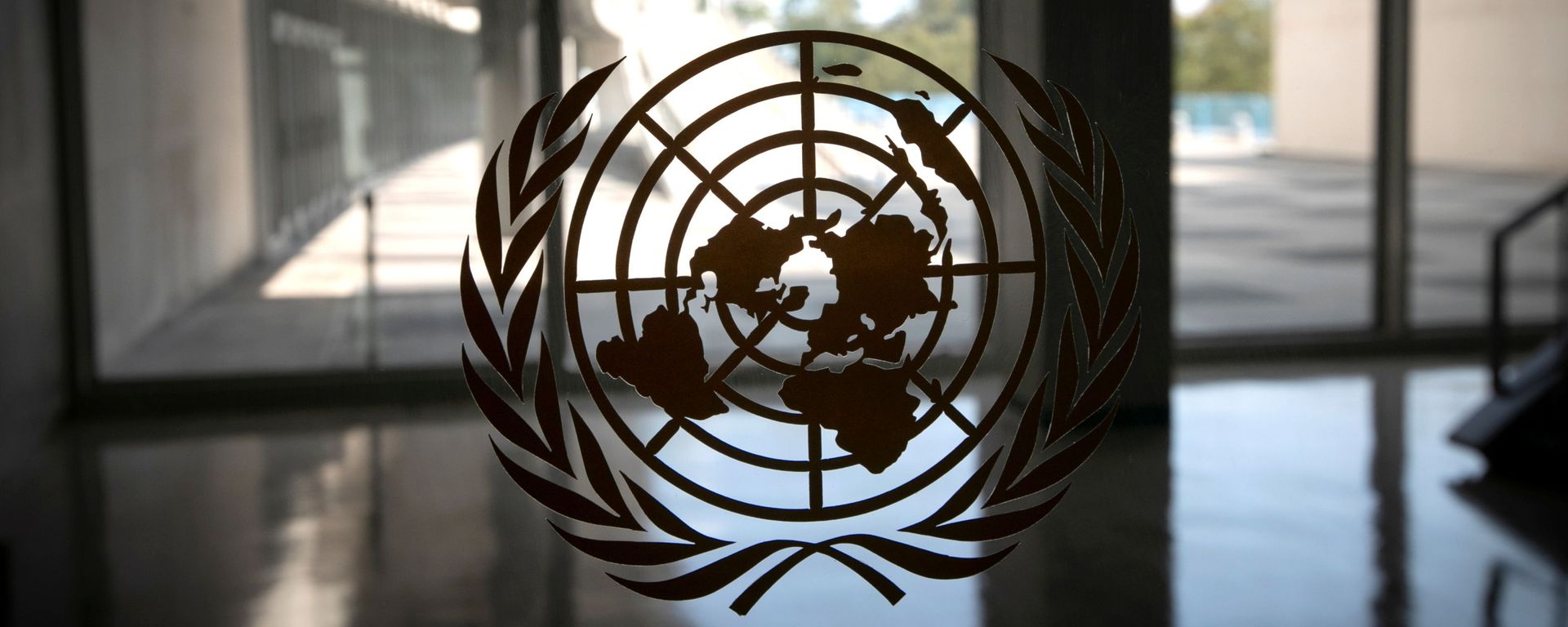 The United Nations logo is seen on a window in an empty hallway at United Nations headquarters during the 75th annual UN General Assembly high-level debate, which is being held mostly virtually due to the coronavirus disease (COVID-19) pandemic in New York, US, September 21, 2020 - Sputnik International, 1920, 08.04.2022