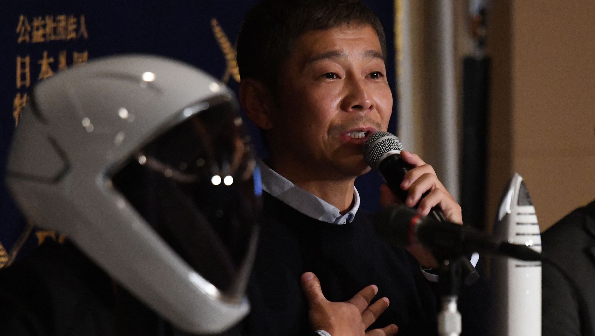 Yusaku Maezawa, entrepreneur and CEO of ZOZOTOWN and SpaceX BFR's first private passenger, speaks during a press conference at the Foreign Correspondents' Club of Japan in Tokyo on October 9, 2018 Yusaku Maezawa, entrepreneur and CEO of ZOZOTOWN and SpaceX BFR's first private passenger, speaks during a press conference at the Foreign Correspondents' Club of Japan in Tokyo on October 9, 2018 - Sputnik International, 1920, 15.06.2021