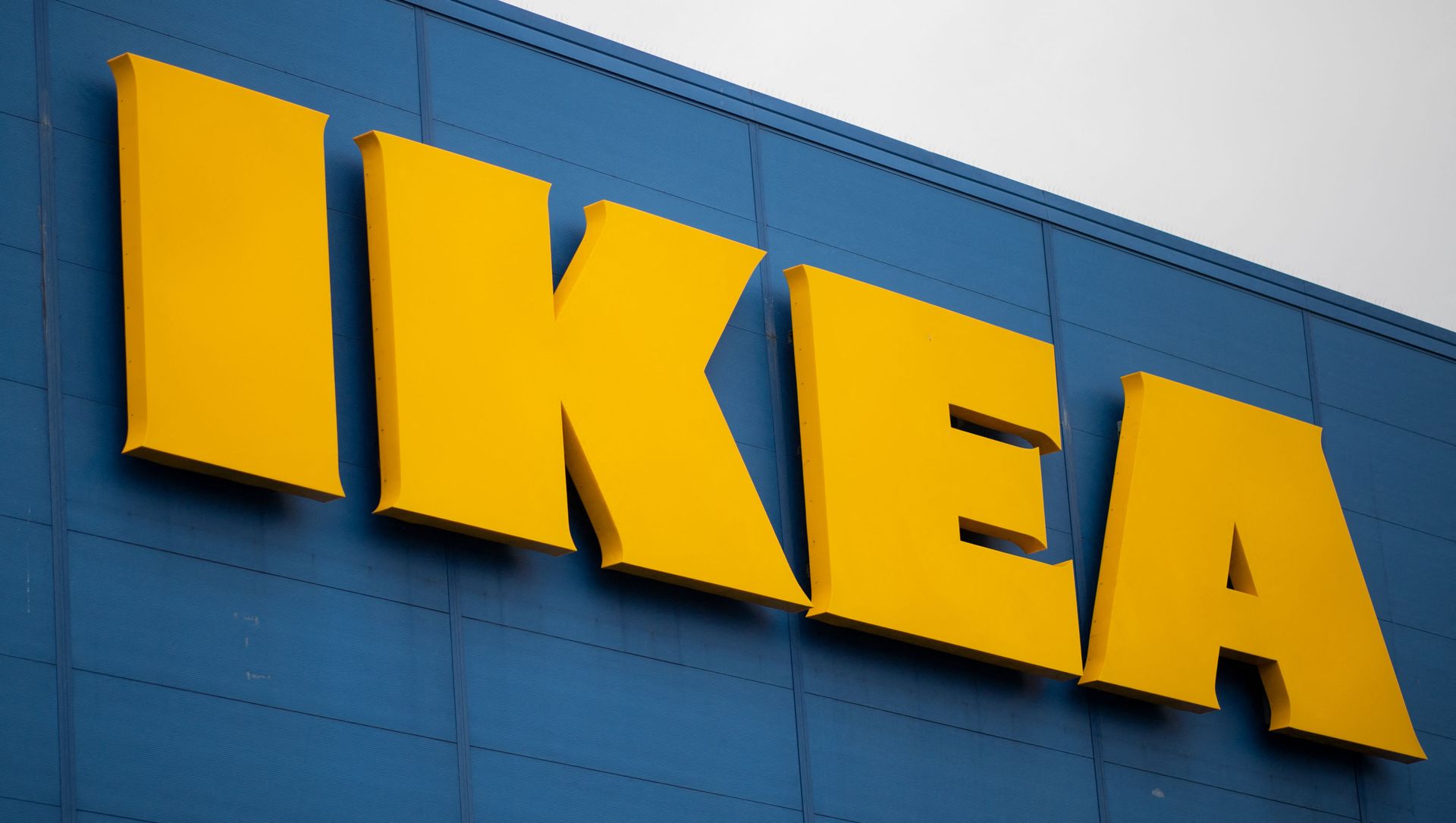 This file photograph taken on January 13, 2021, shows the logo of Scandanavian furniture chain store Ikea at Saint-Herblain, on the outskirts of Nantes, western France. This file photograph taken on January 13, 2021, shows the logo of Scandanavian furniture chain store Ikea at Saint-Herblain, on the outskirts of Nantes, western France. - Sputnik International, 1920, 15.06.2021