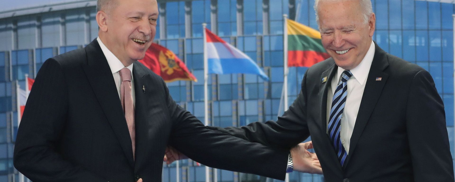 Turkish President Tayyip Erdogan meets with U.S. President Joe Biden on the sidelines of the NATO summit in Brussels, Belgium June 14, 2021. Turkish President Tayyip Erdogan meets with U.S. President Joe Biden on the sidelines of the NATO summit in Brussels, Belgium June 14, 2021. - Sputnik International, 1920, 15.06.2021