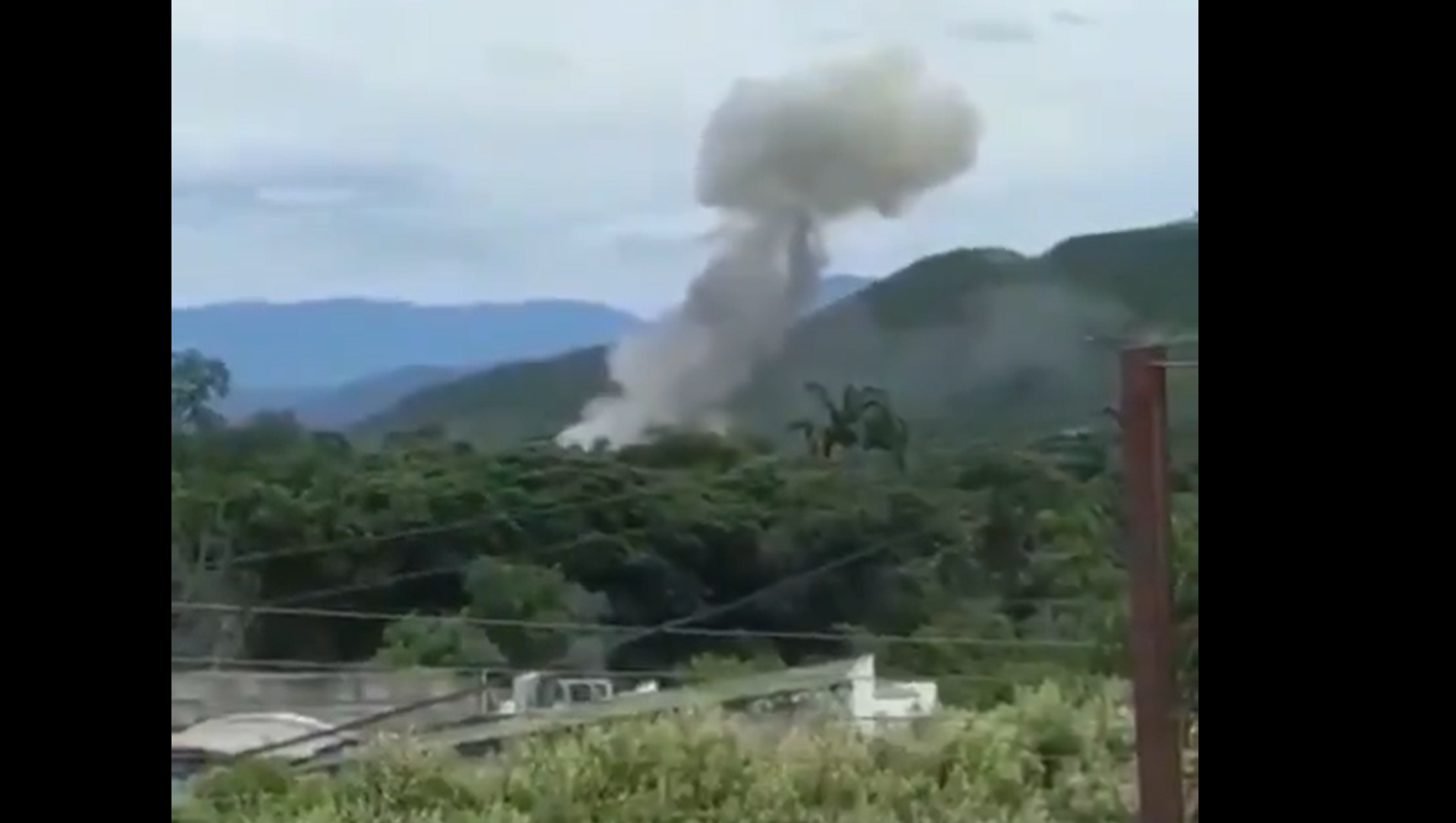Screenshot from a video allegedly showing the moment of explosion at a Colombian Army facility in the city of Cucuta Screenshot from a video allegedly showing the moment of explosion at a Colombian Army facility in the city of Cucuta - Sputnik International, 1920, 15.06.2021