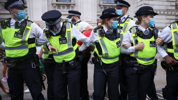 Police officers apprehend a demonstrator during an anti-lockdown and anti-vaccine protest, amid the coronavirus disease (COVID-19) pandemic, in London, Britain, June 14, 2021. REUTERS - Sputnik International