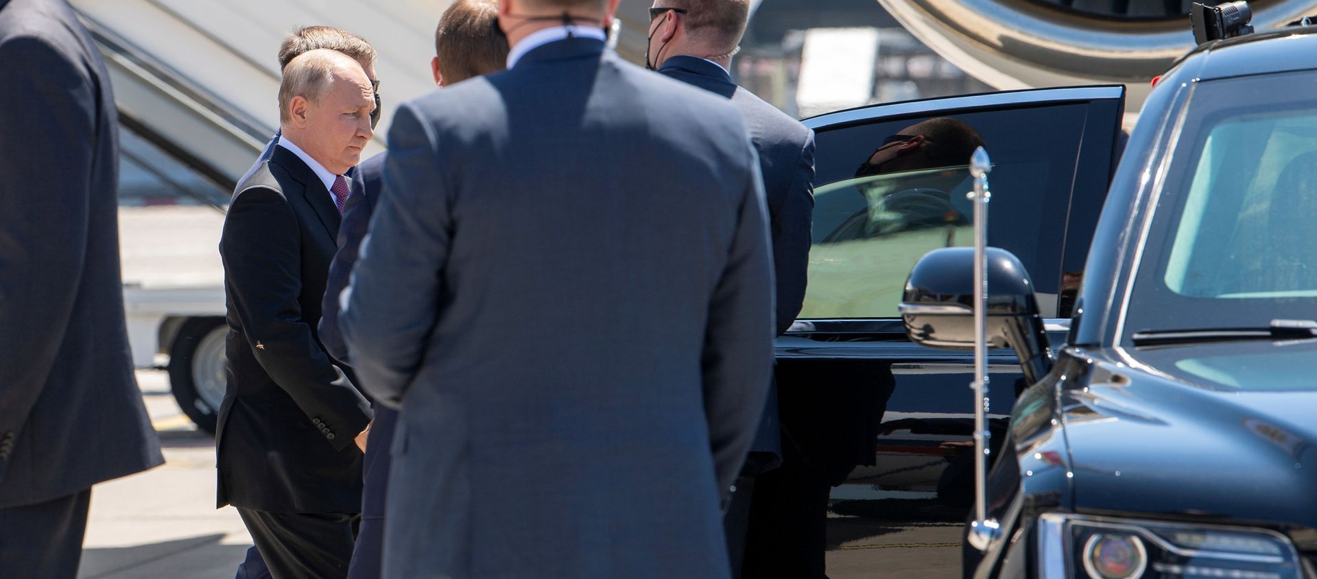 Russian President Vladimir Putin walks after stepping down from an airplane ahead of U.S. - Russia summit, on Geneva Airport Cointrin, Switzerland, Wednesday, June 16, 2021 - Sputnik International, 1920