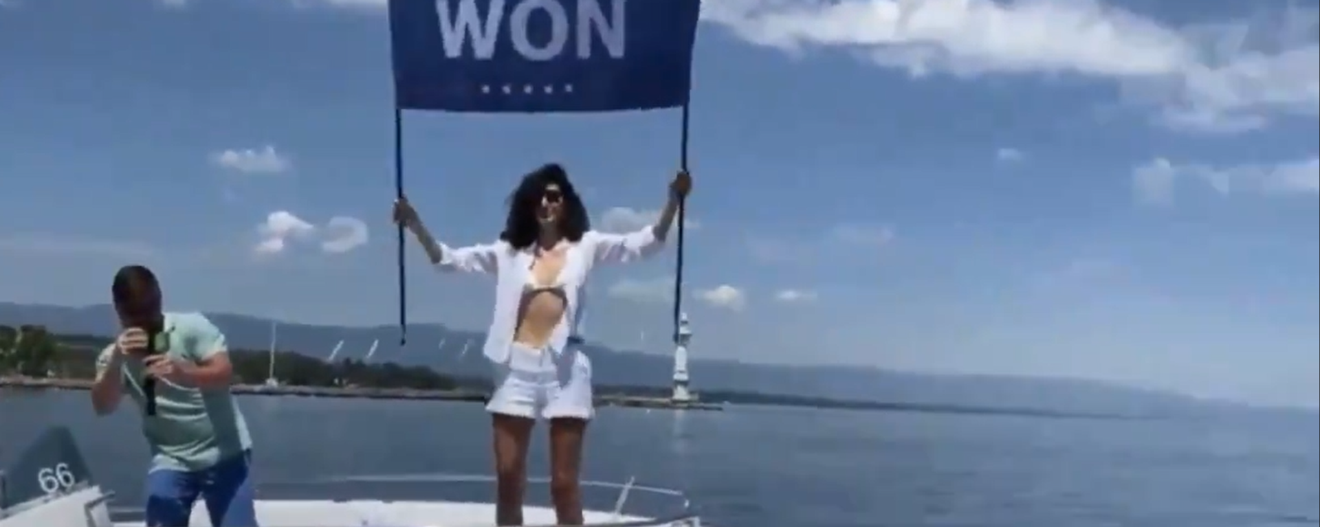 Screenshot from a video showing Osama bin Laden's niece, Noor bin Laden, protesting the Putin-Biden summit with a poster reading Trump won - Sputnik International, 1920, 23.05.2022