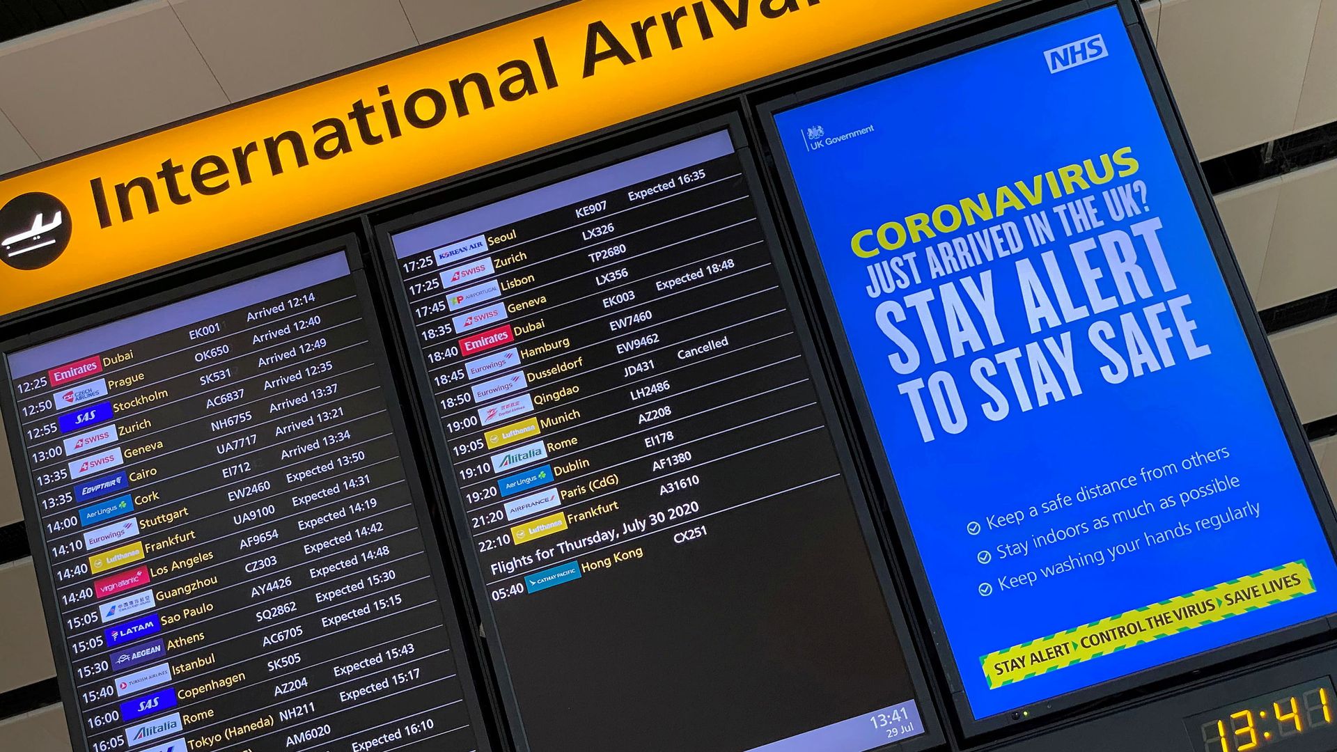 A public health campaign message is displayed on an arrivals information board at Heathrow Airport, following the outbreak of the coronavirus disease (COVID-19), London, Britain, 29 July 2020 A public health campaign message is displayed on an arrivals information board at Heathrow Airport, following the outbreak of the coronavirus disease (COVID-19), London, Britain, 29 July 2020 - Sputnik International, 1920, 17.06.2021
