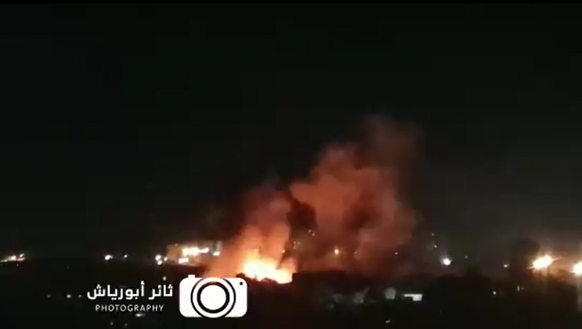 Screenshot from a video allegedly showing the moment an Israeli airstrike targets a Hamas military site in northern Gaza Screenshot from a video allegedly showing the moment an Israeli airstrike targets a Hamas military site in northern Gaza - Sputnik International, 1920, 17.06.2021