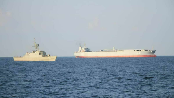 The Makran expeditionary sea base and fuel ship and Sahand frigate. - Sputnik International