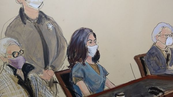 Ghislaine Maxwell, center, appears in Manhattan Federal court flanked by her attorneys, Bobbi C. Sternheim, left, and Jeff Paugliuca, right, and a US Marshal, rear, during her arraignment on a superceding indictment, Friday, April 23, 2021, in New York - Sputnik International