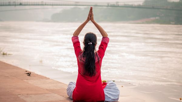 Offering Prayers To the Elements of Nature Is Part of Performing Yoga - Sputnik International