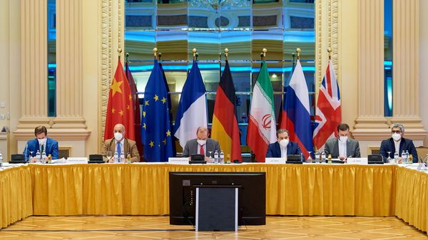 European External Action Service (EEAS) Deputy Secretary General Enrique Mora and Iranian Deputy at Ministry of Foreign Affairs Abbas Araghchi wait for the start of talks on reviving the 2015 Iran nuclear deal in Vienna, Austria June 20, 2021 - Sputnik International