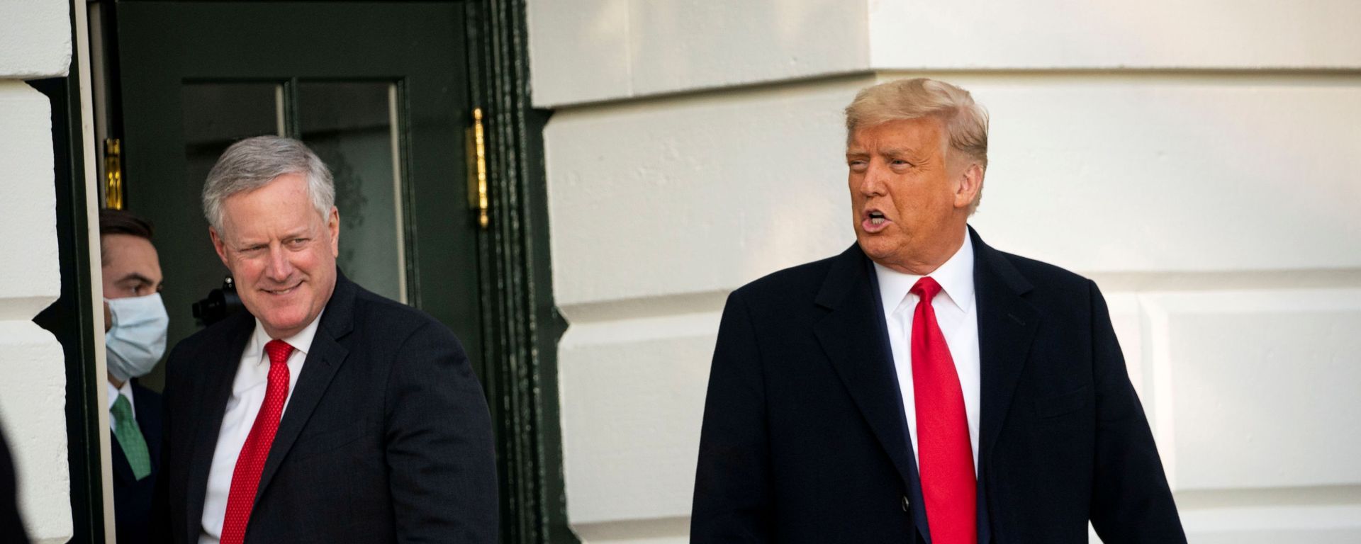 U.S. President Donald Trump departs with White House Chief of Staff Mark Meadows from the White House to travel to North Carolina for an election rally, in Washington, U.S., October 21, 2020. U.S. President Donald Trump departs with White House Chief of Staff Mark Meadows from the White House to travel to North Carolina for an election rally, in Washington, U.S., October 21, 2020. - Sputnik International, 1920, 15.12.2021