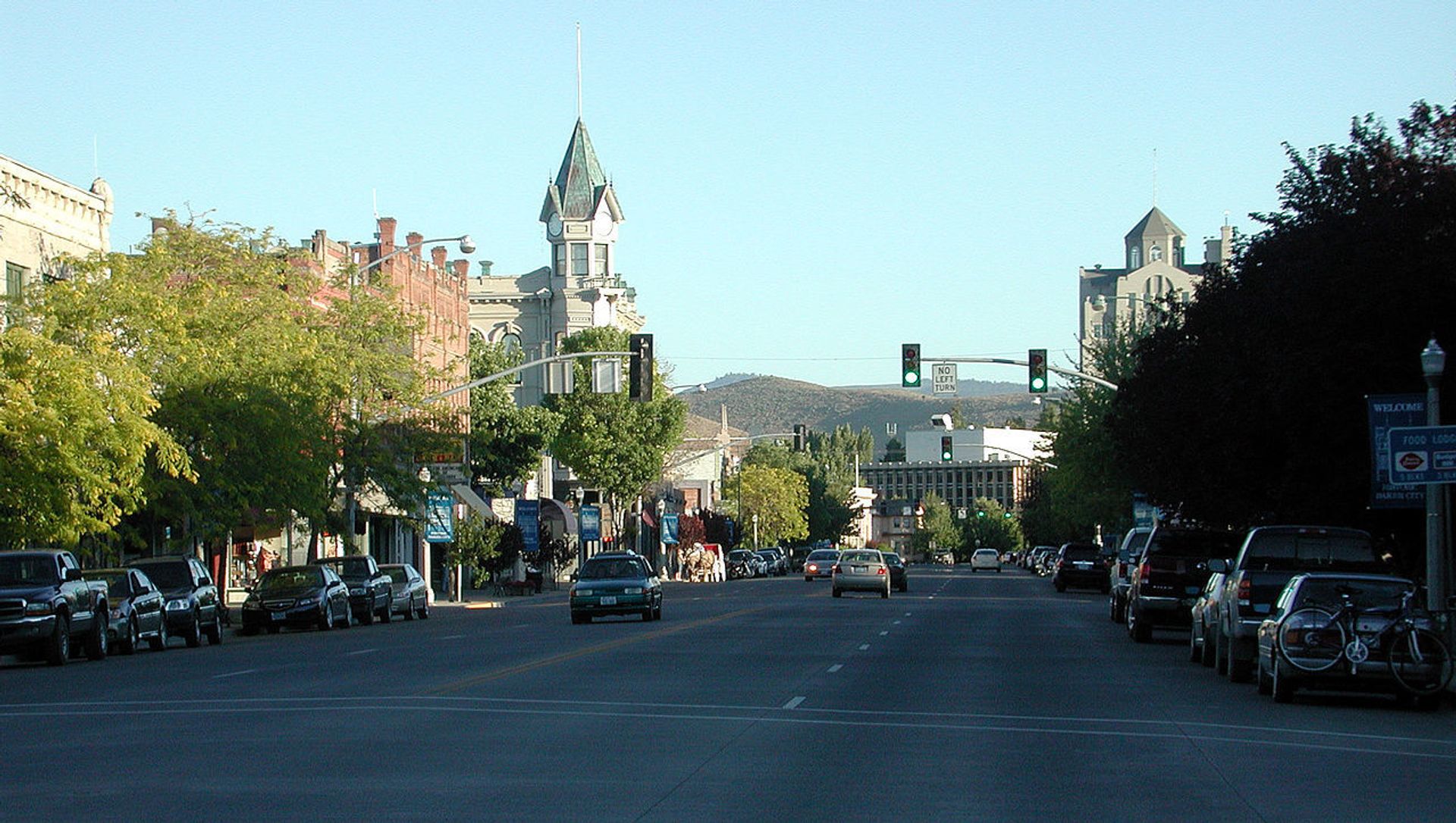 Main Street in downtown Baker City, Oregon, looking south near sundown. Main Street in downtown Baker City, Oregon, looking south near sundown. - Sputnik International, 1920, 22.06.2021
