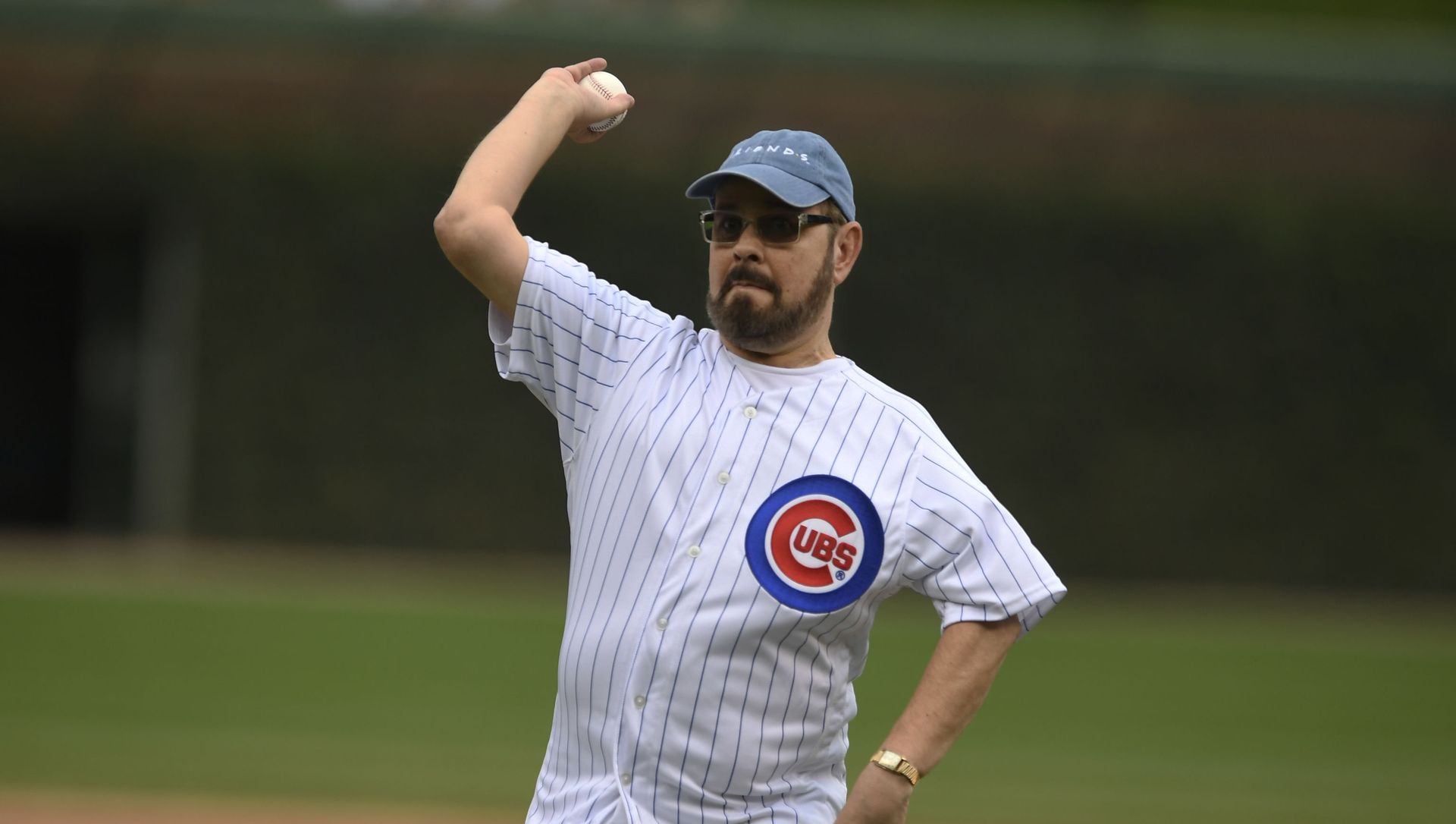 Actor James Michael Tyler throws out the ceremonial first pitch before a baseball game between the Chicago Cubs and St. Louis Cardinals Saturday, Sept. 21, 2019, in Chicago Actor James Michael Tyler throws out the ceremonial first pitch before a baseball game between the Chicago Cubs and St. Louis Cardinals Saturday, Sept. 21, 2019, in Chicago - Sputnik International, 1920, 22.06.2021