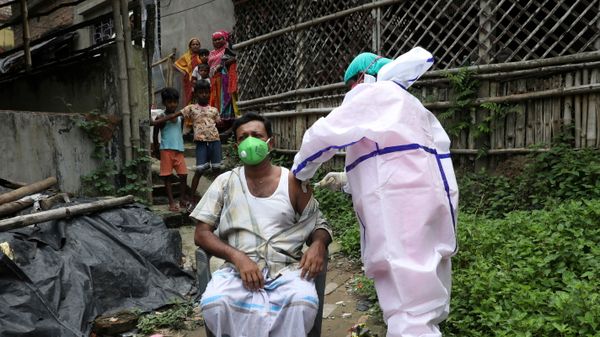 Yusuf Ali, a villager, receives a dose of COVISHIELD vaccine, a coronavirus disease (COVID-19) vaccine manufactured by Serum Institute of India, during a door-to-door vaccination and testing drive at Uttar Batora Island in Howrah district in West Bengal state, India, 21 June 2021 Yusuf Ali, a villager, receives a dose of COVISHIELD vaccine, a coronavirus disease (COVID-19) vaccine manufactured by Serum Institute of India, during a door-to-door vaccination and testing drive at Uttar Batora Island in Howrah district in West Bengal state, India, 21 June 2021 - Sputnik International