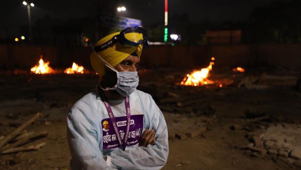 Jitender Singh Shunty at one of the crematoriums in Delhi - Sputnik International