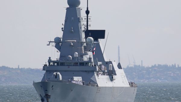 British Royal Navy's Type 45 destroyer HMS Defender arrives at the Black Sea port of Odessa, Ukraine June 18, 2021. - Sputnik International